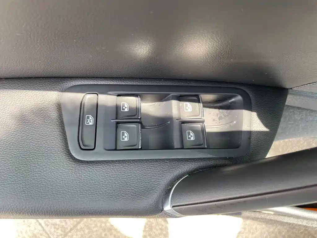 Volkswagen Golf — миниатюра 12