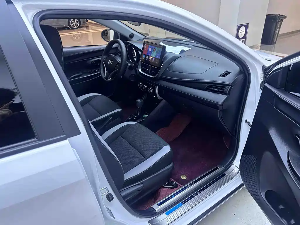 Toyota Yaris L — миниатюра 10