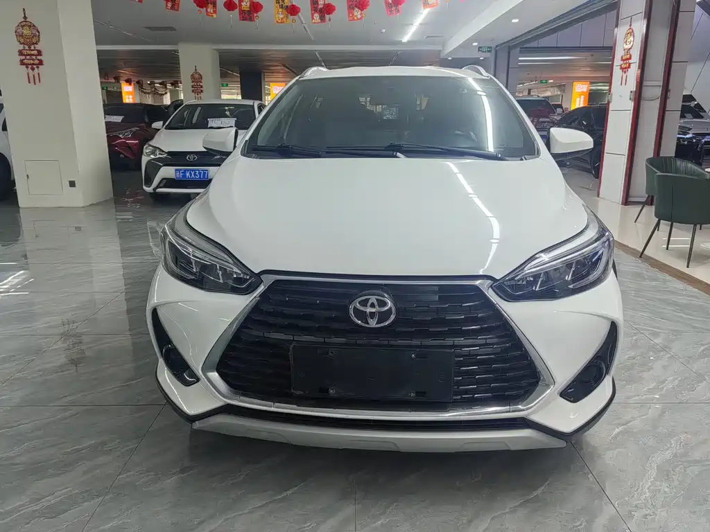 Toyota Yaris L — миниатюра 2
