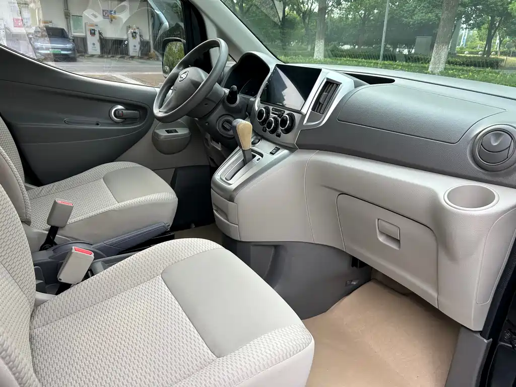 Nissan NV200 — миниатюра 6