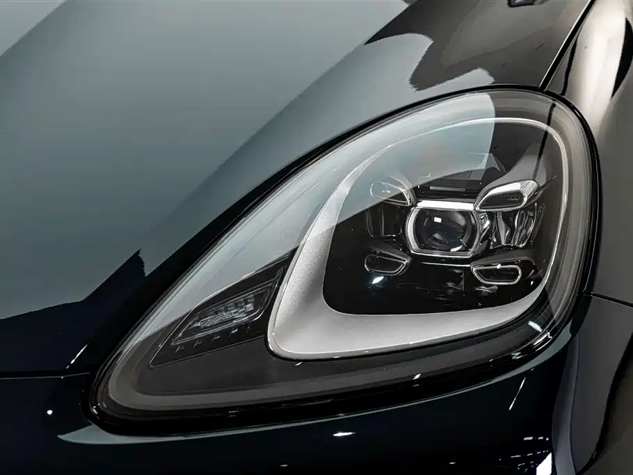 Porsche Cayenne — миниатюра 4