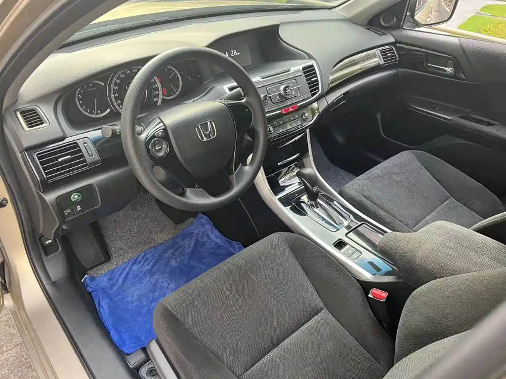 Honda Accord — миниатюра 12