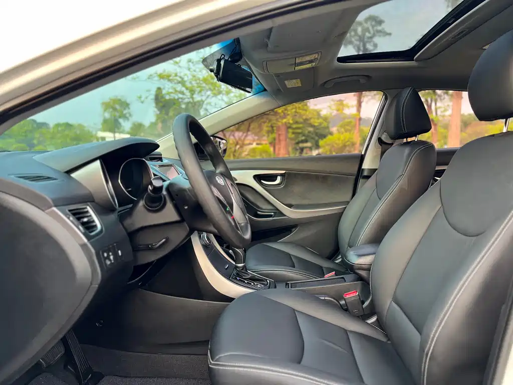 Hyundai Elantra Langdong — миниатюра 8