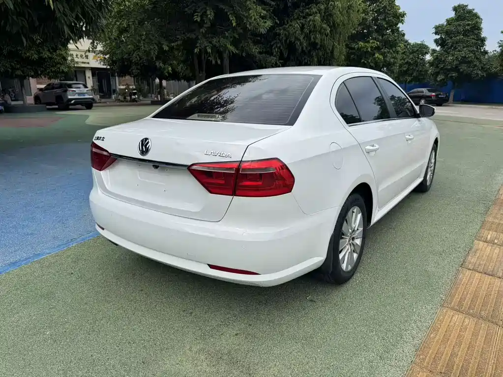 Volkswagen Lavida — миниатюра 4
