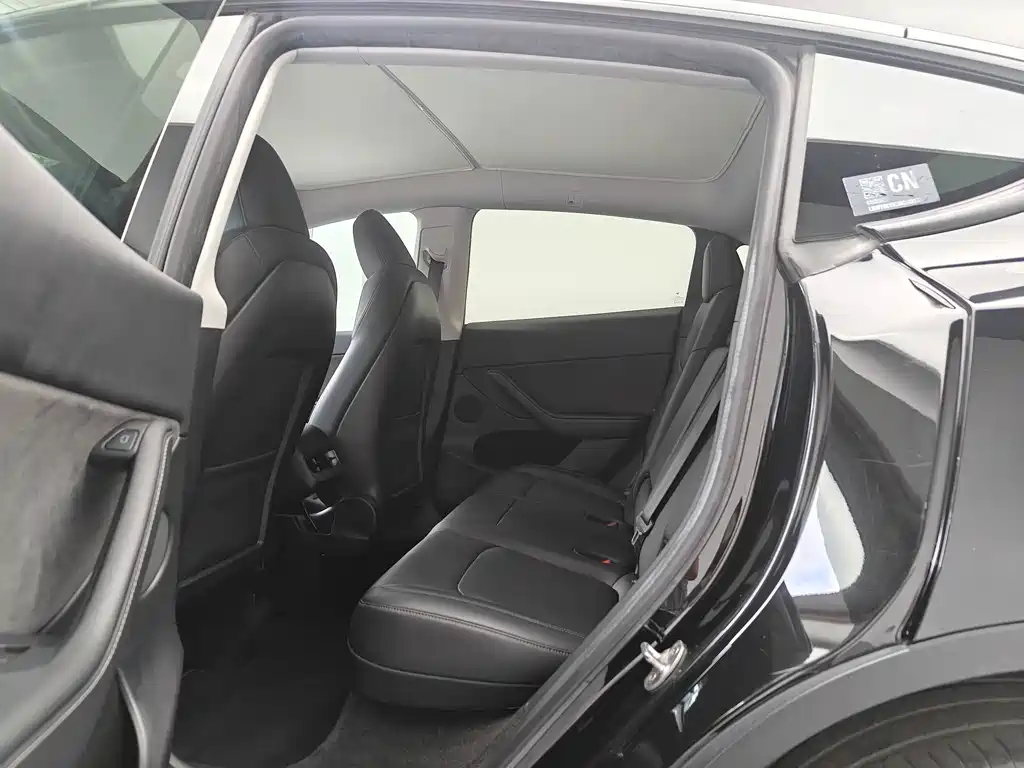 Tesla Model Y — миниатюра 11