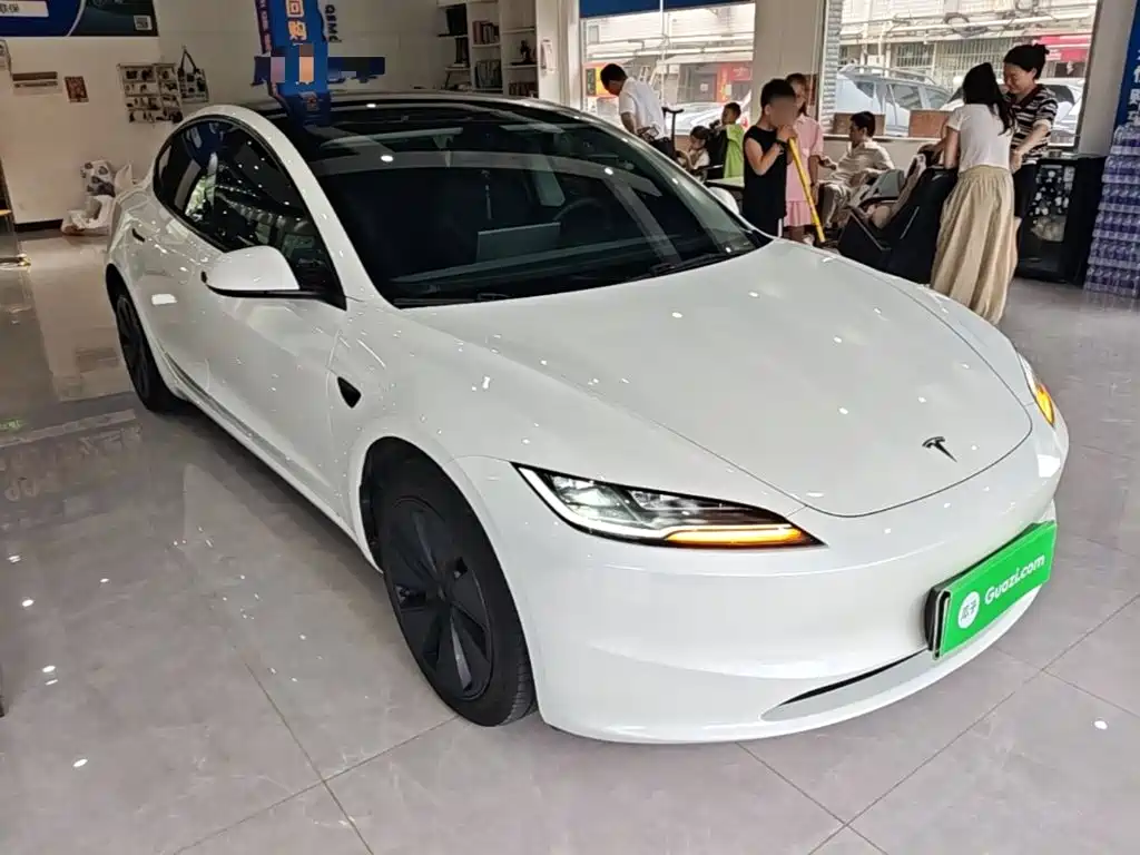 Tesla Model 3 — миниатюра 4