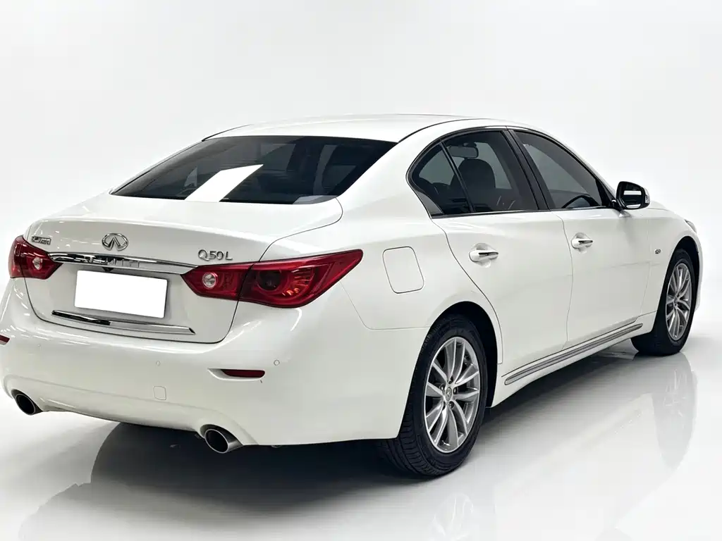 Infiniti Q50L 2015 2.0T Comfort