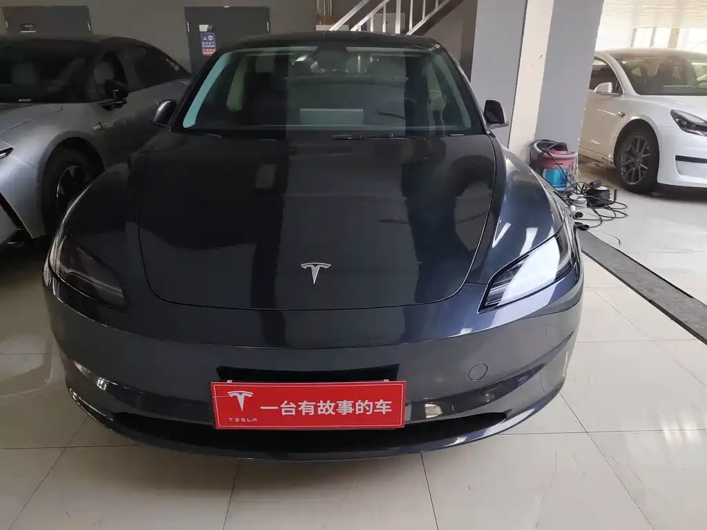 Tesla Model 3 — миниатюра 2
