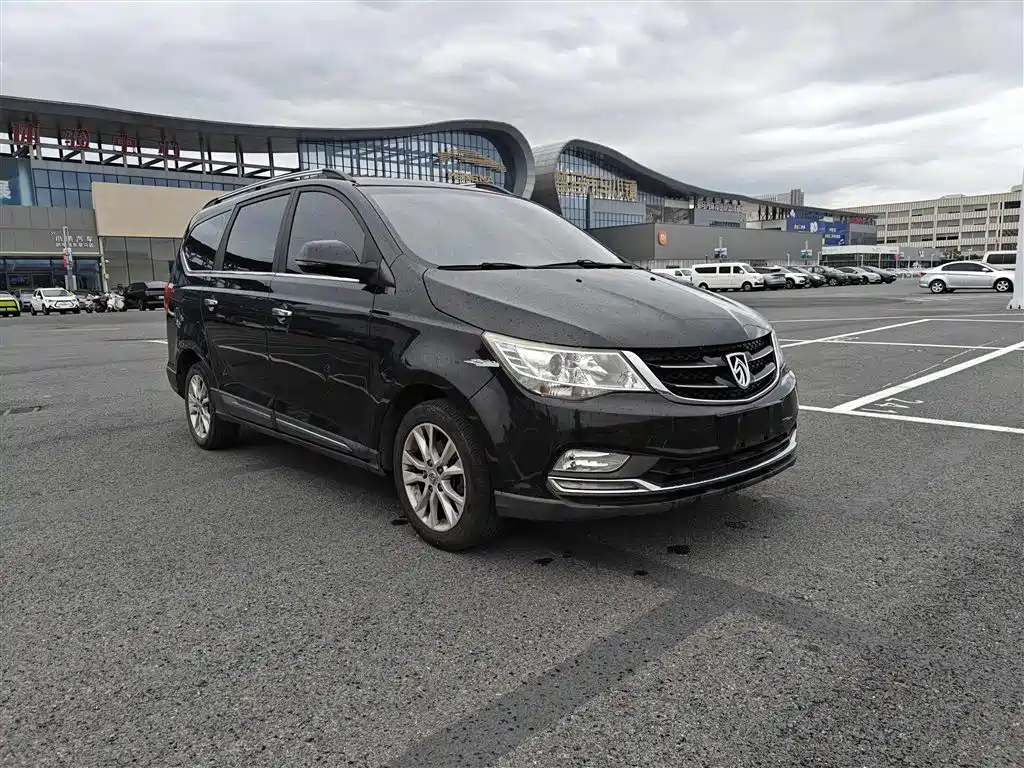 Baojun 730 2016 1.5L MT Comfort 7 мест V