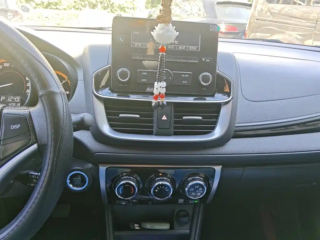 Toyota Yaris L — миниатюра 9