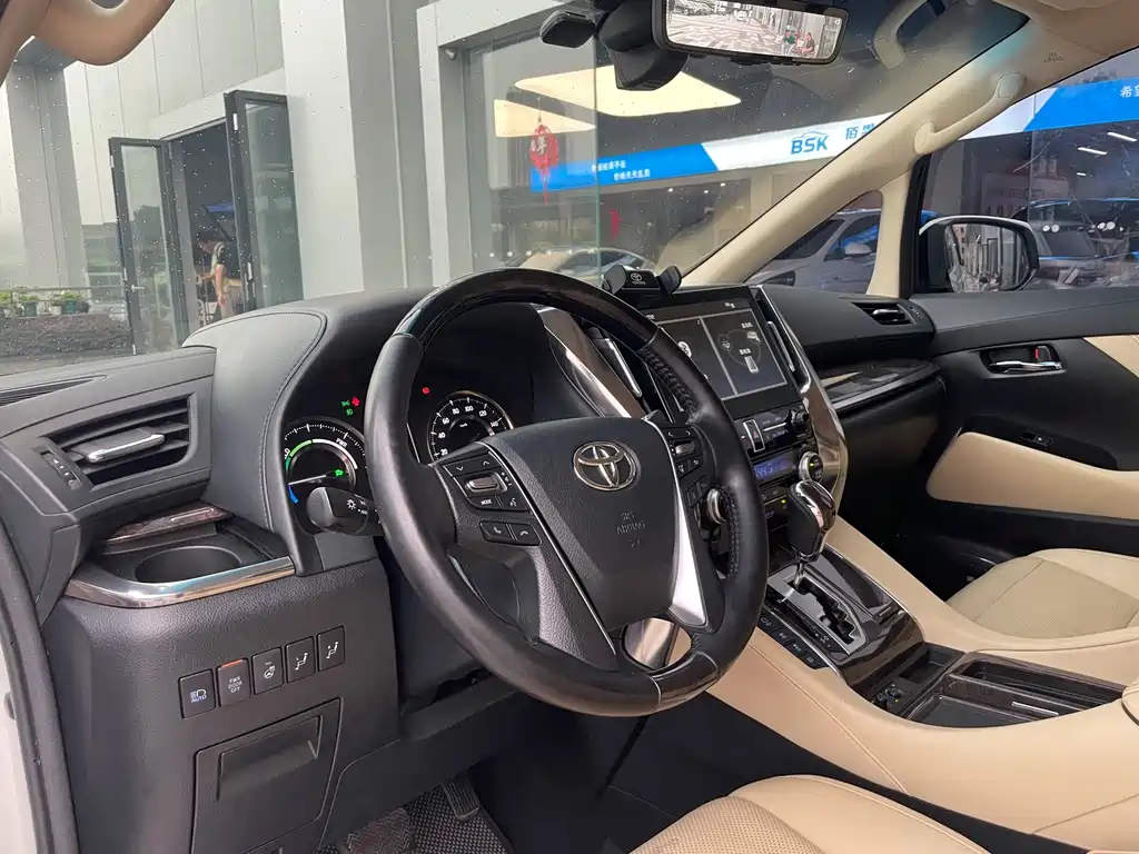 Toyota Vellfire — миниатюра 6
