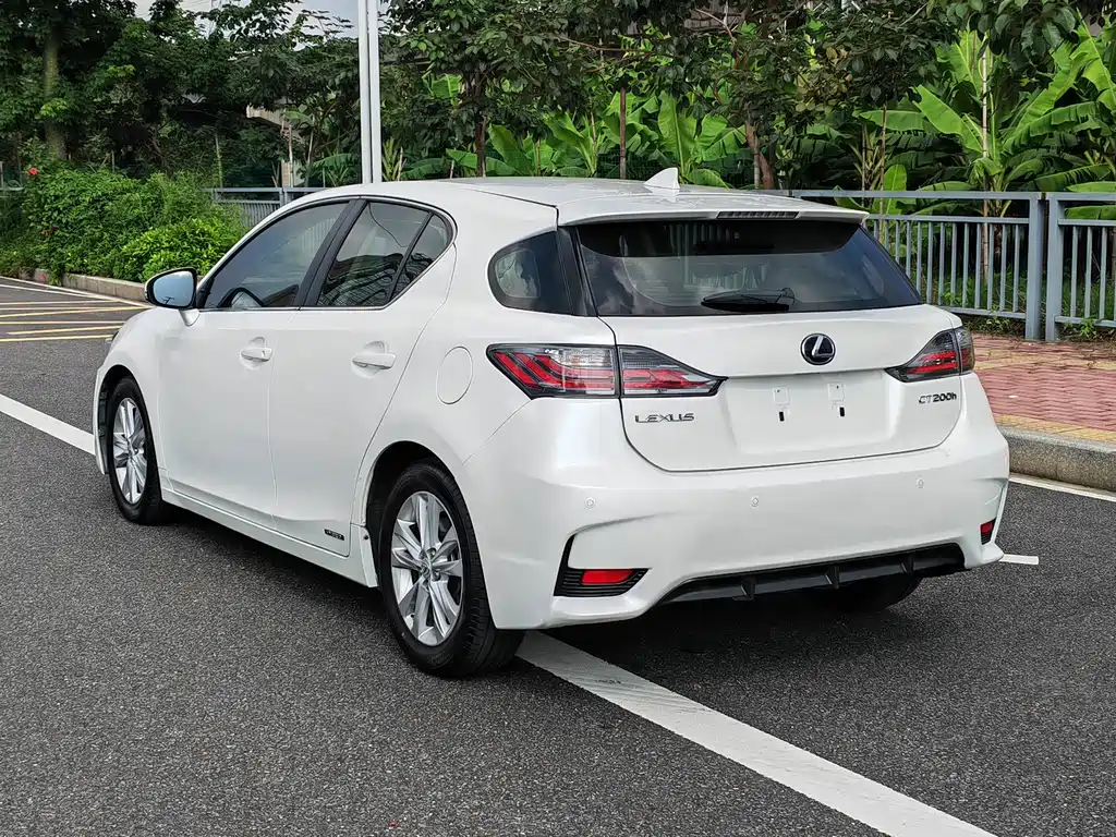 Lexus CT — миниатюра 5