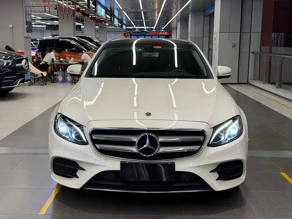 Mercedes-Benz E-Class — миниатюра 2