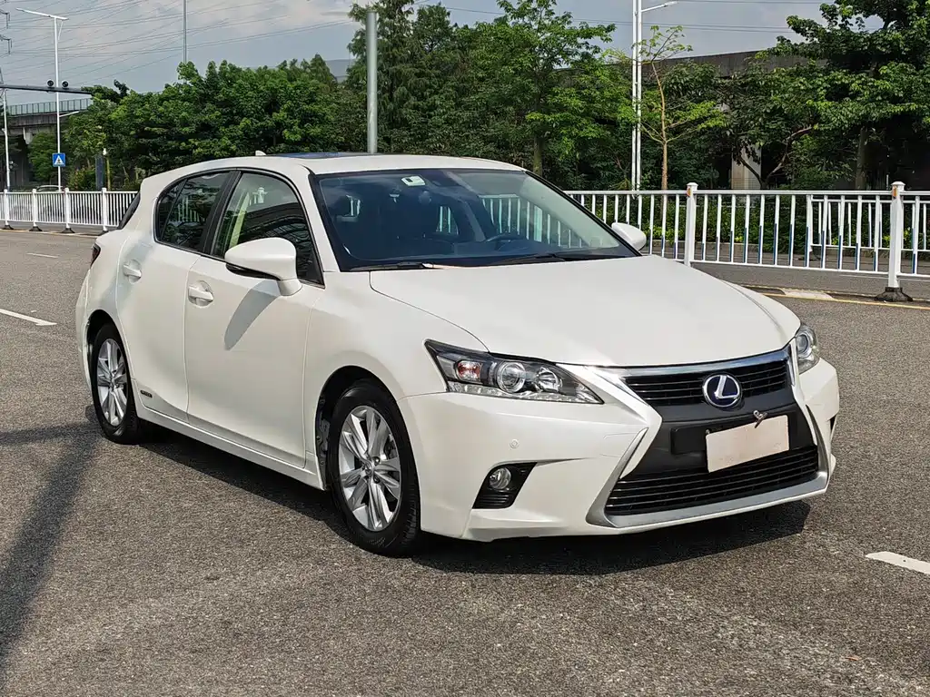 Lexus CT — миниатюра 3