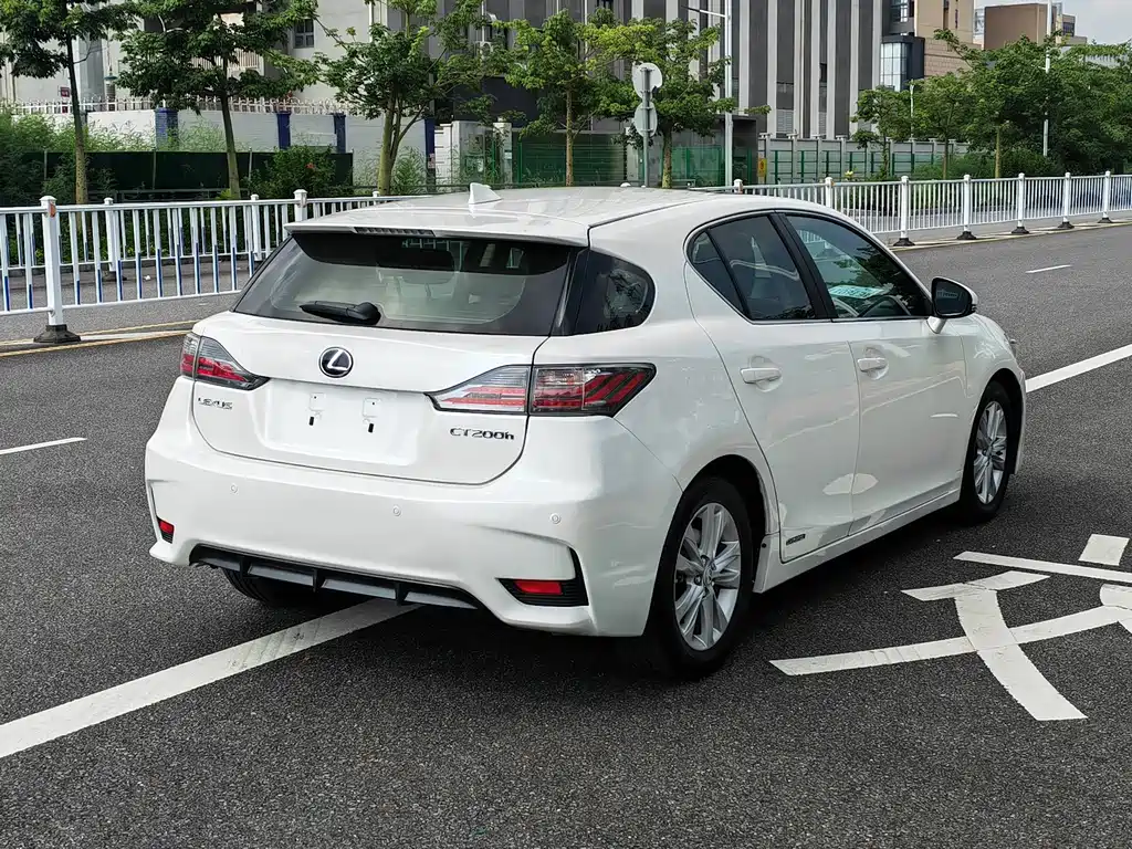 Lexus CT — миниатюра 7