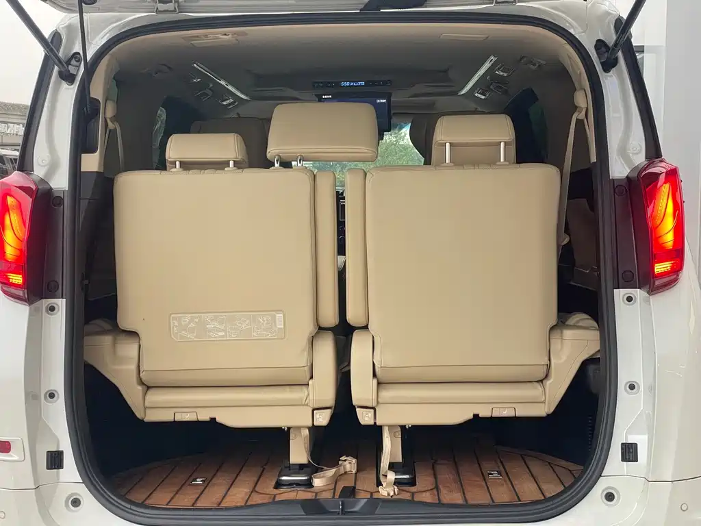 Toyota Vellfire — миниатюра 17