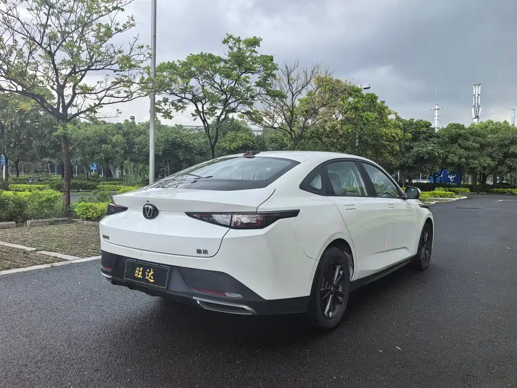 Changan Yida — миниатюра 8