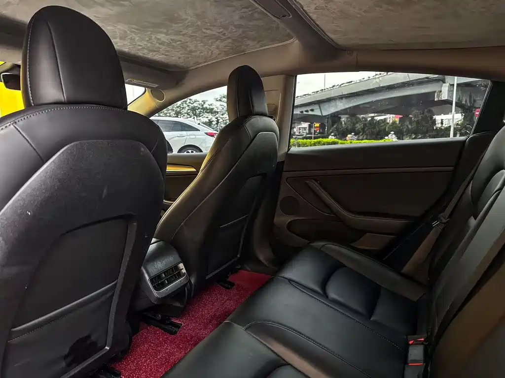 Tesla Model 3 — миниатюра 6