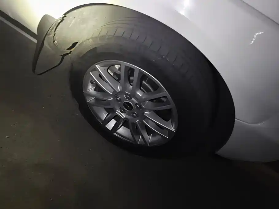 Land Rover Range Rover — миниатюра 6