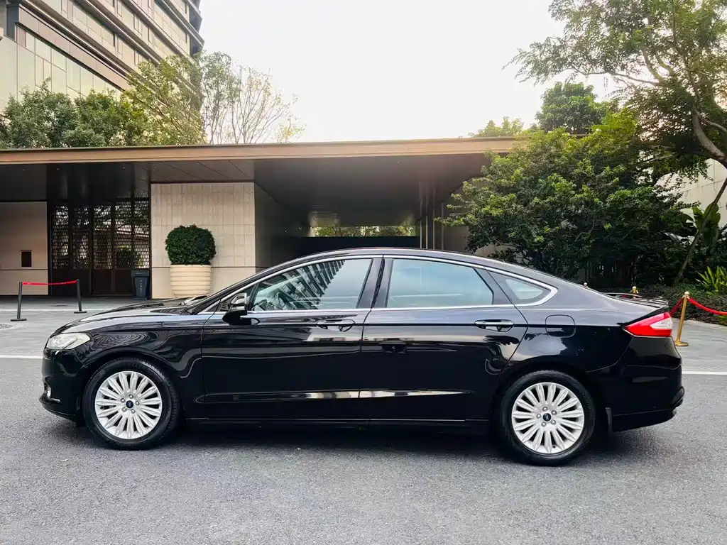 Ford Mondeo — миниатюра 10