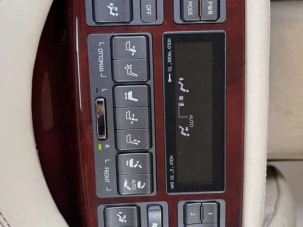 Lexus LS — миниатюра 16