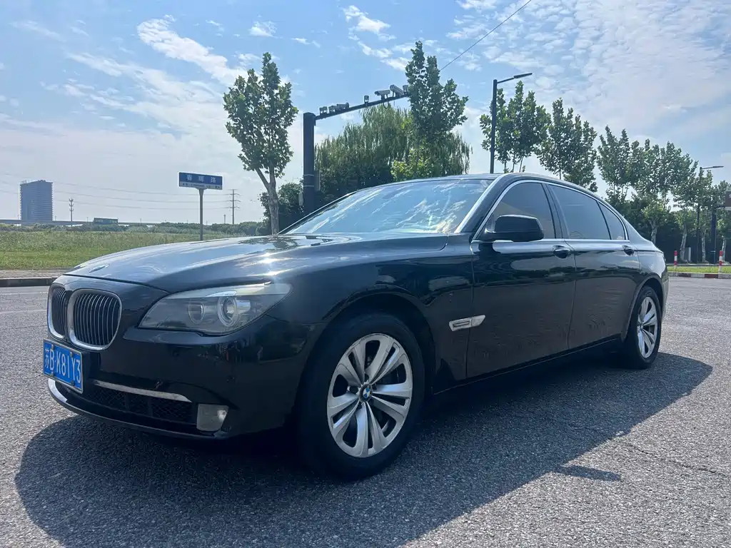 BMW 7 Series — миниатюра 3