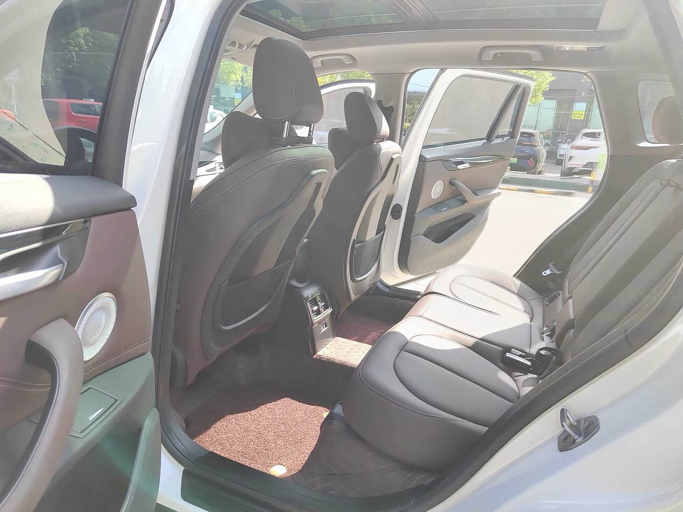 BMW X1 1.5 л 2021 г. Белый, пробег 41700 км