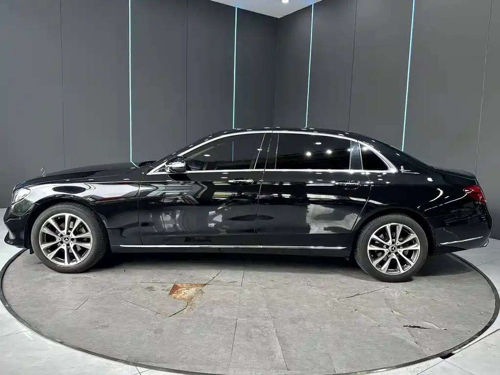 Mercedes-Benz E-Class — миниатюра 5