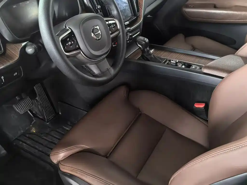 Volvo XC60 - фото 4