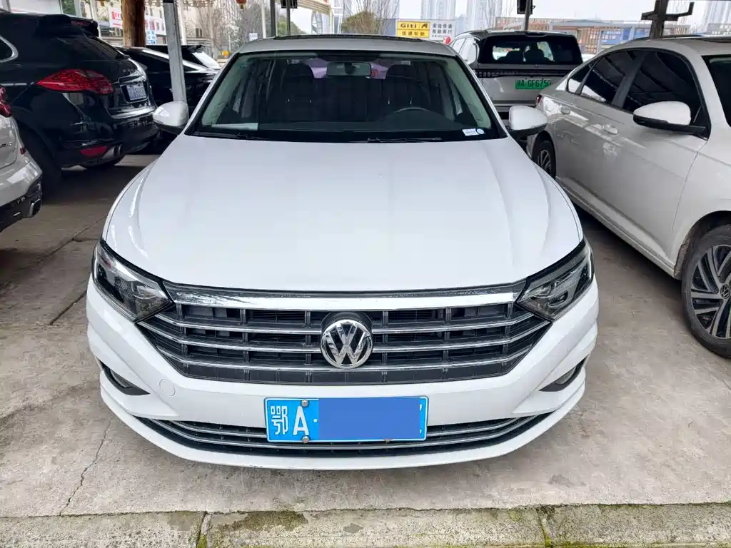 VOLKSWAGEN SAGITAR