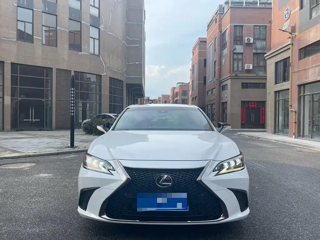 Lexus ES 2018