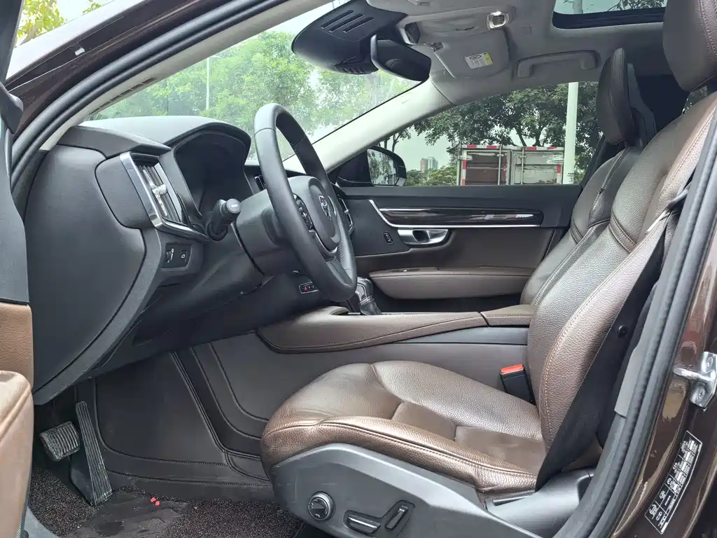 Volvo S90 2017 T4