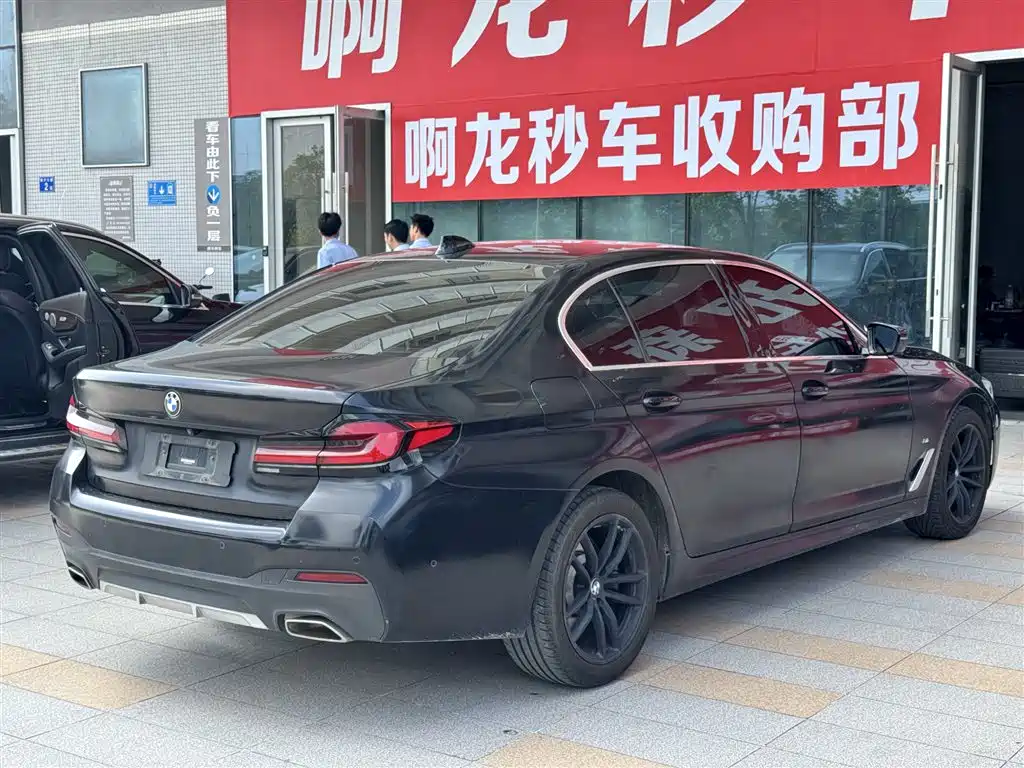 BMW 5 Series — миниатюра 9