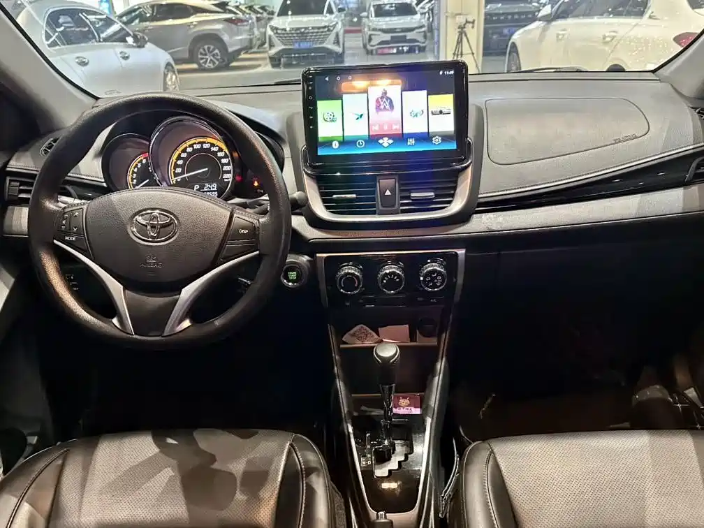 Toyota Yaris L — миниатюра 8