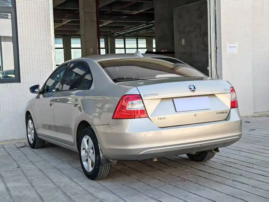 Skoda Rapid — миниатюра 4