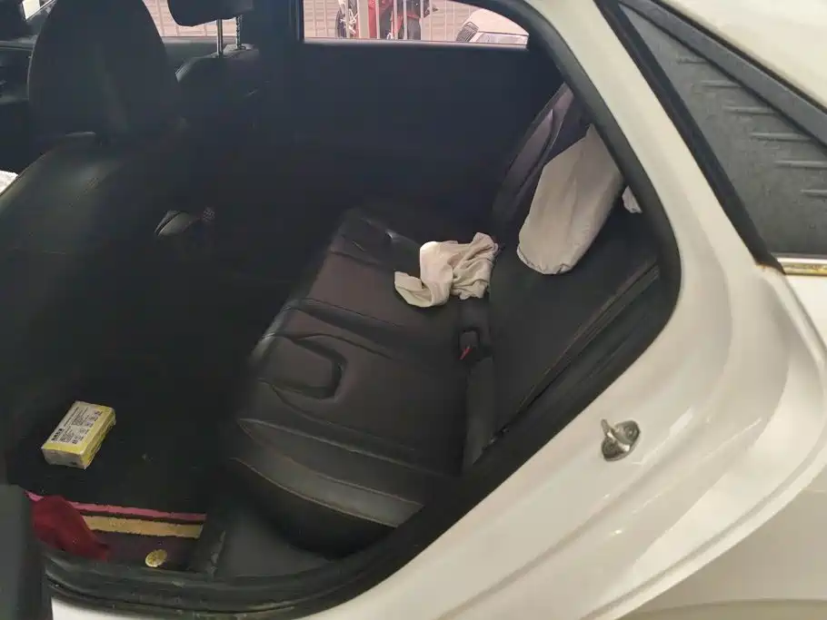 Hyundai Elantra — миниатюра 11