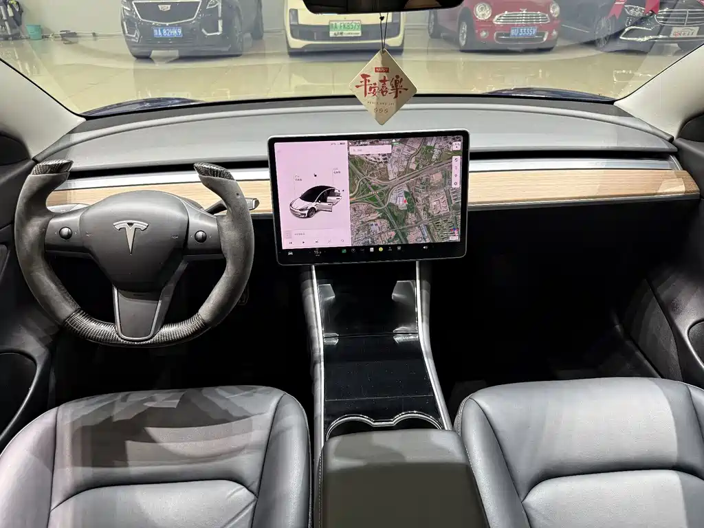 Tesla Model 3 — миниатюра 7