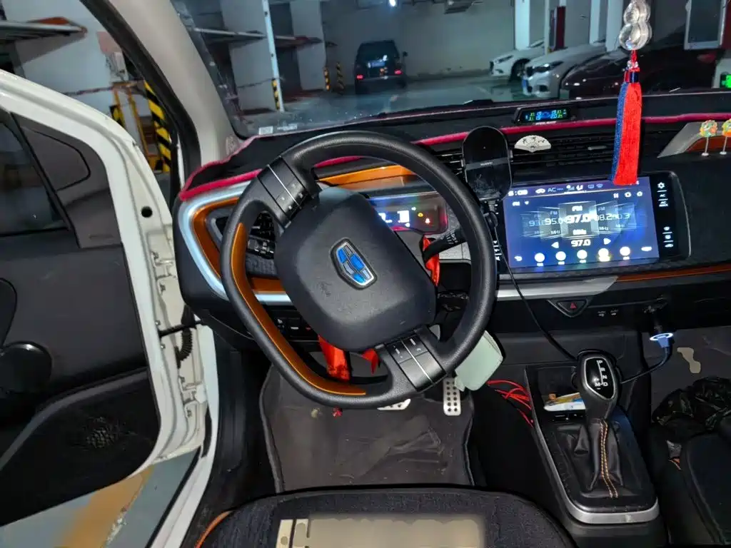 Geely Vision X1 — миниатюра 11