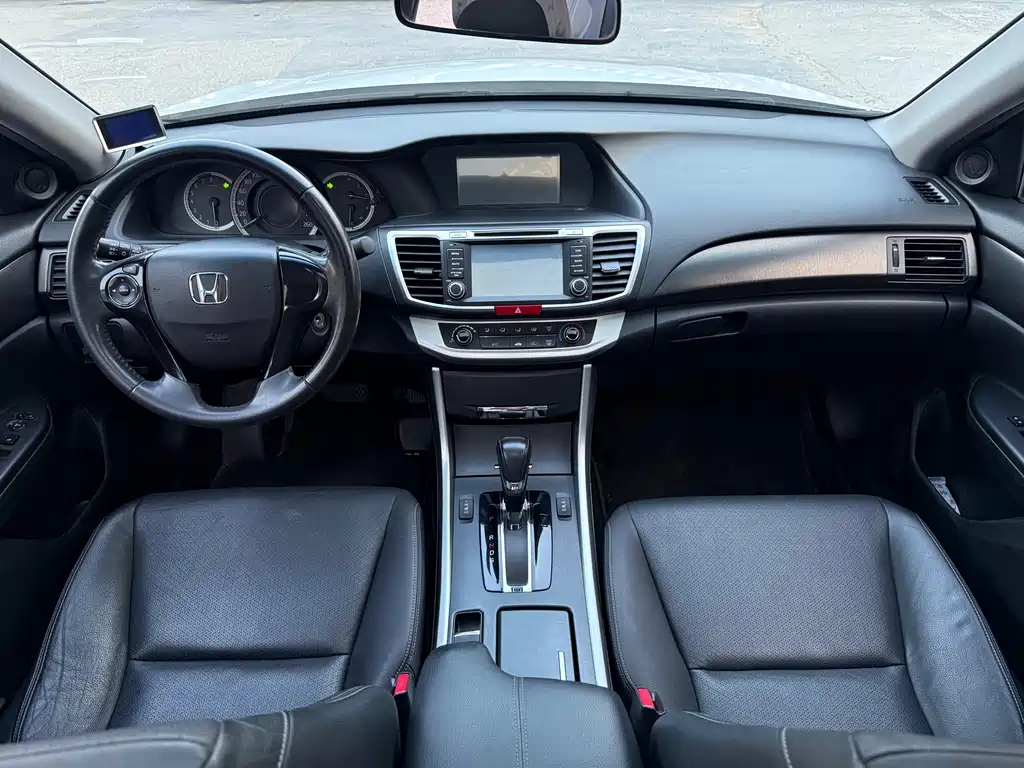 Honda Accord — миниатюра 12