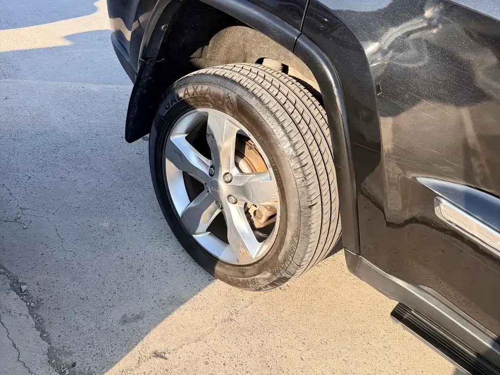 Jeep Grand Cherokee (Import) — миниатюра 26