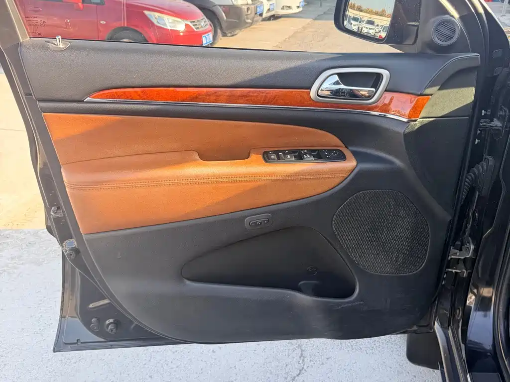 Jeep Grand Cherokee (Import) — миниатюра 6