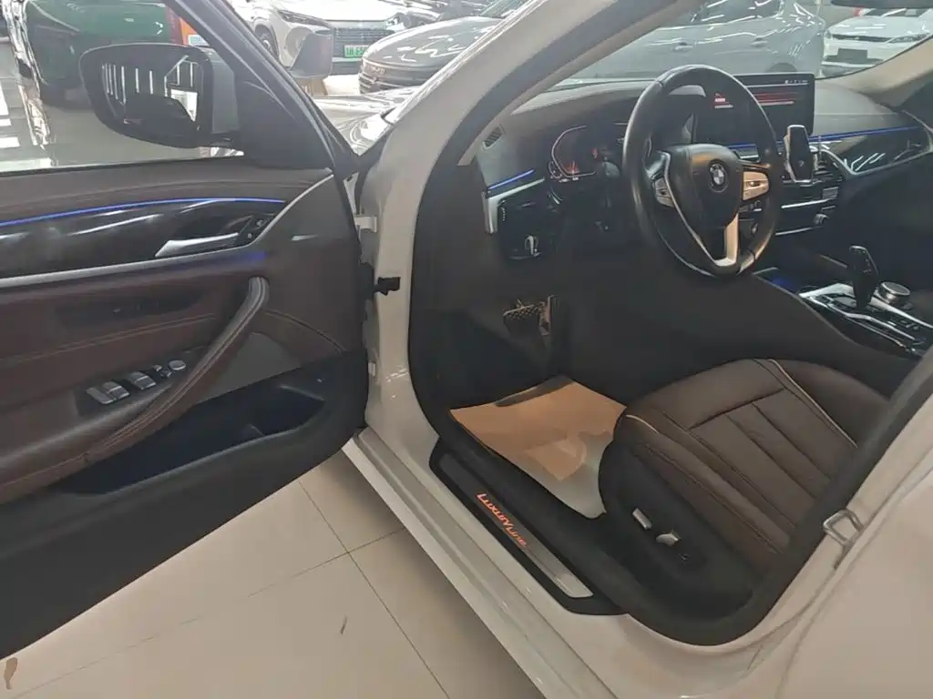 BMW 5 Series — миниатюра 16