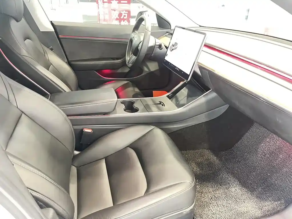 Tesla Model 3 - фото 8