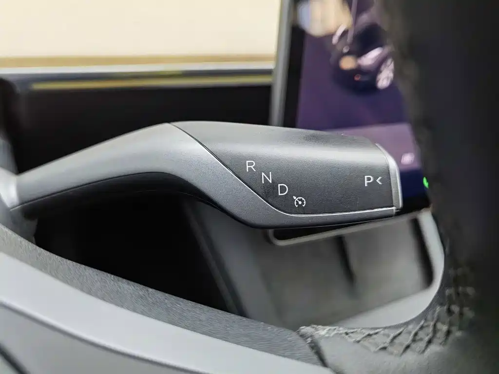 Tesla Model Y — миниатюра 13