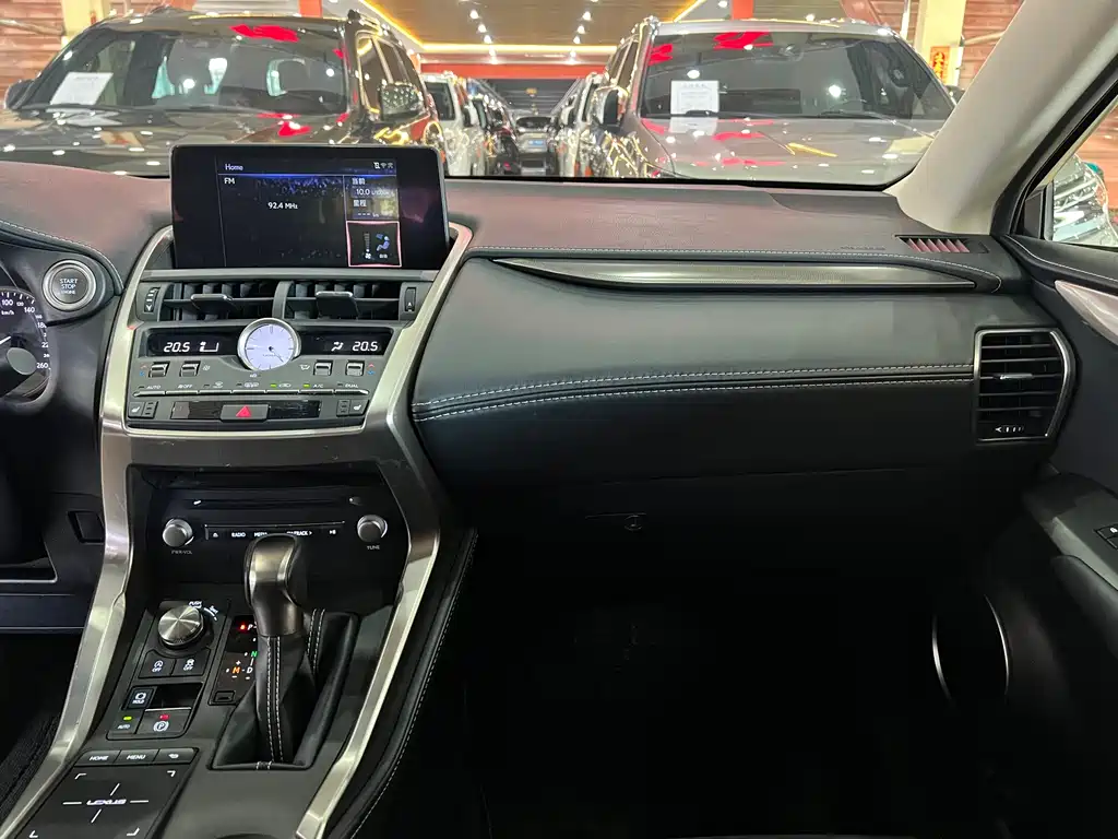 Lexus NX 2018 300