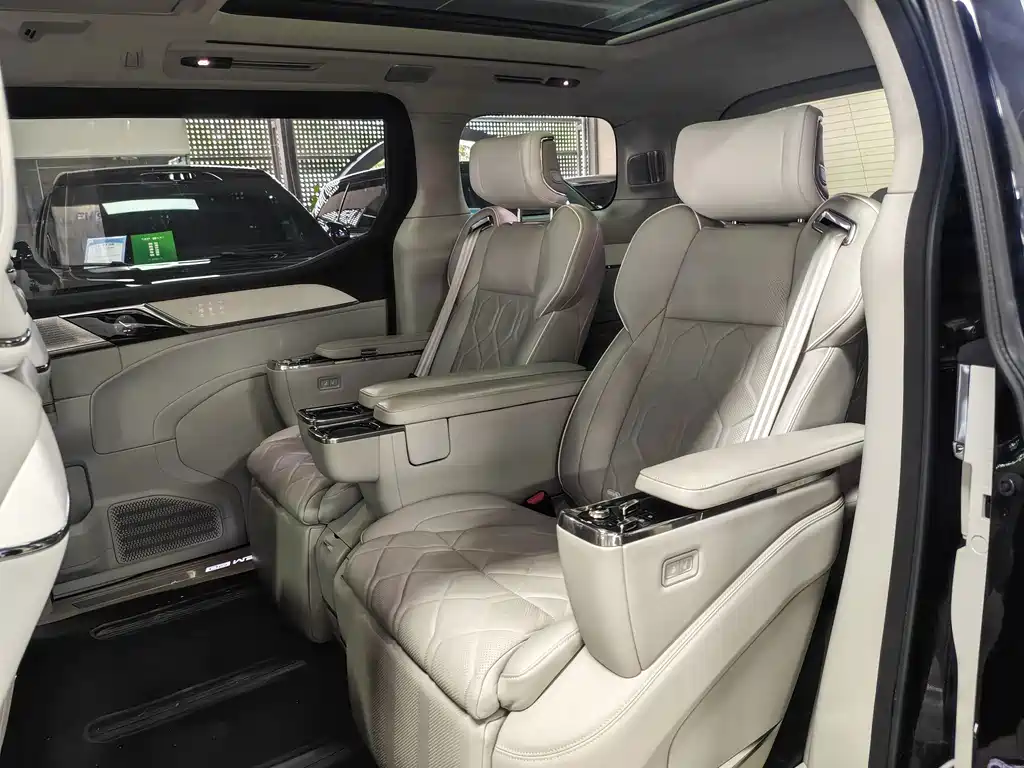 Volvo EM90 — миниатюра 6