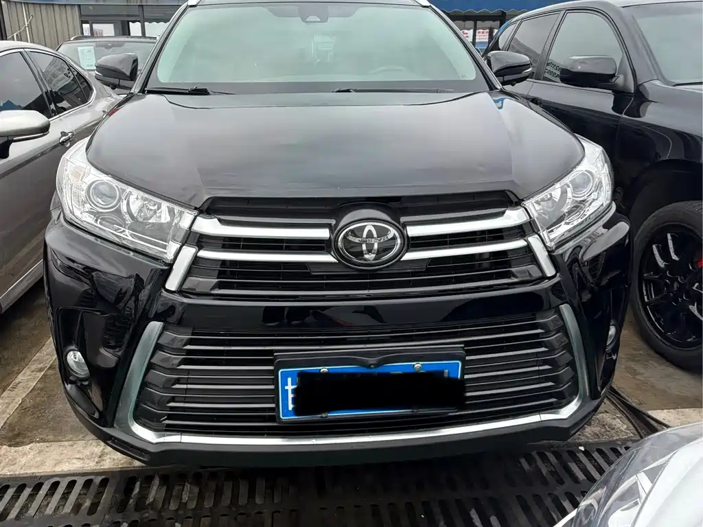 TOYOTA HIGHLANDER