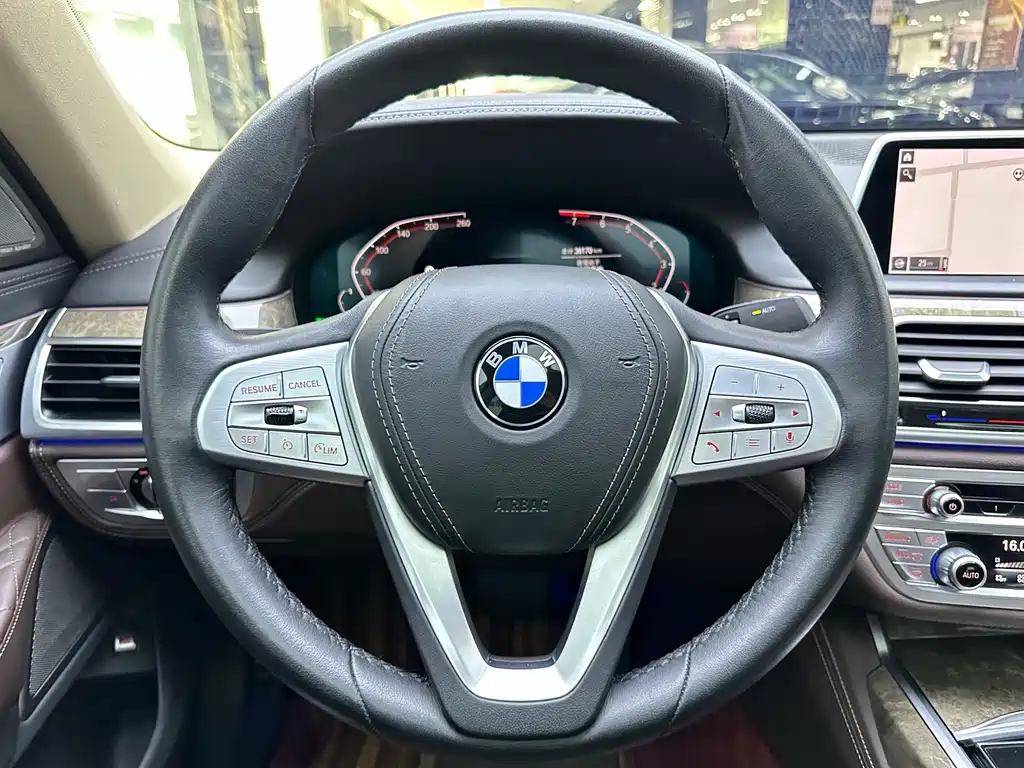 BMW 7 Series — миниатюра 15