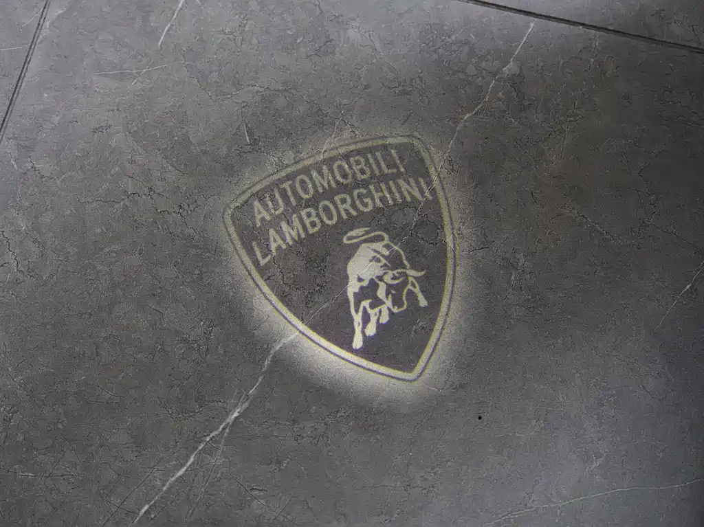 Lamborghini Urus — миниатюра 13