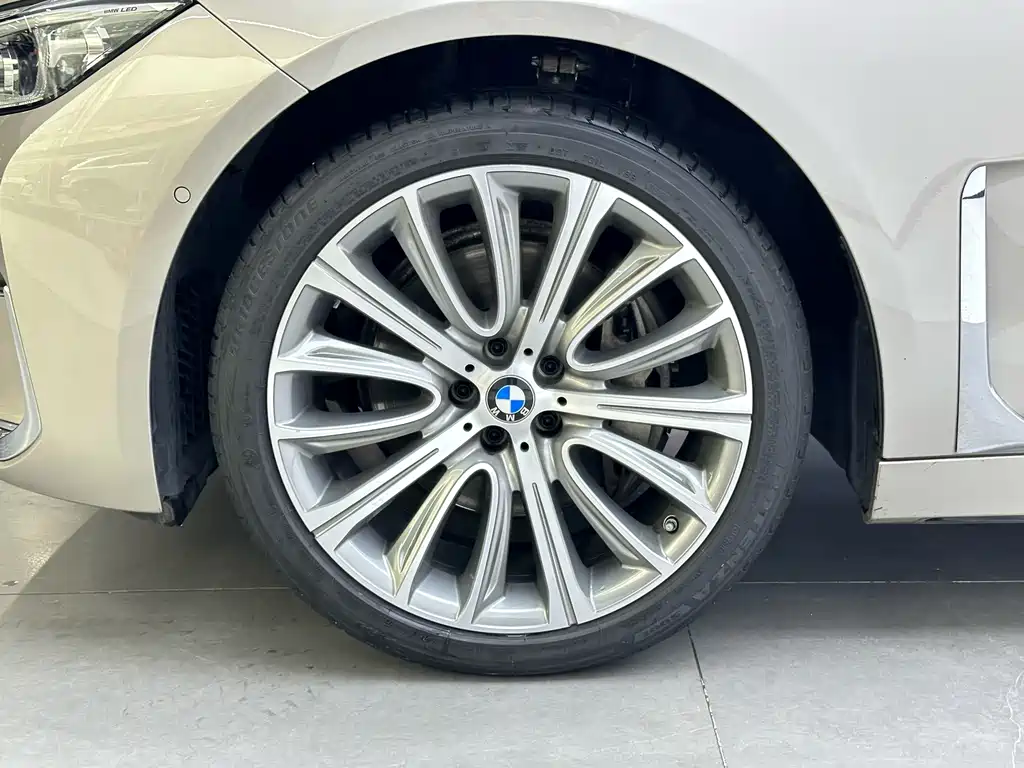 BMW 7 Series — миниатюра 7